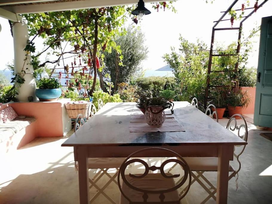 Villa Casa Dei Melograni At Vourlidia Leros Vromolithos Exterior foto