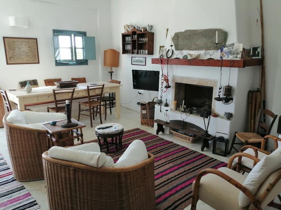 Villa Casa Dei Melograni At Vourlidia Leros Vromolithos Exterior foto